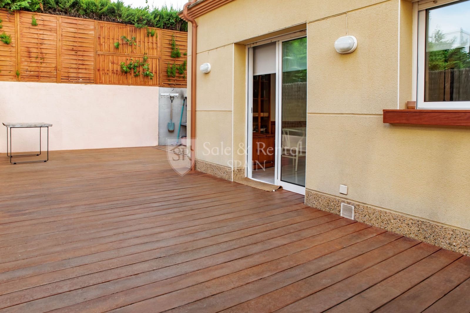 4 soverom Kjedet enebolig til salgs i Lloret de Mar med svømmebasseng garasje - € 625 000 (Ref: 7515632)