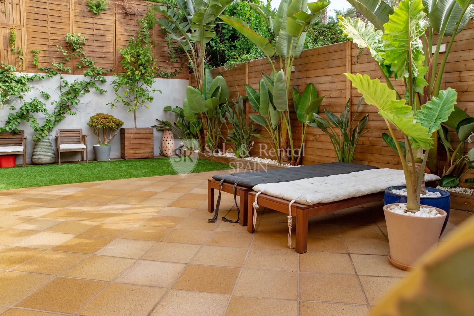 4 soverom Kjedet enebolig til salgs i Lloret de Mar med svømmebasseng garasje - € 625 000 (Ref: 7515632)