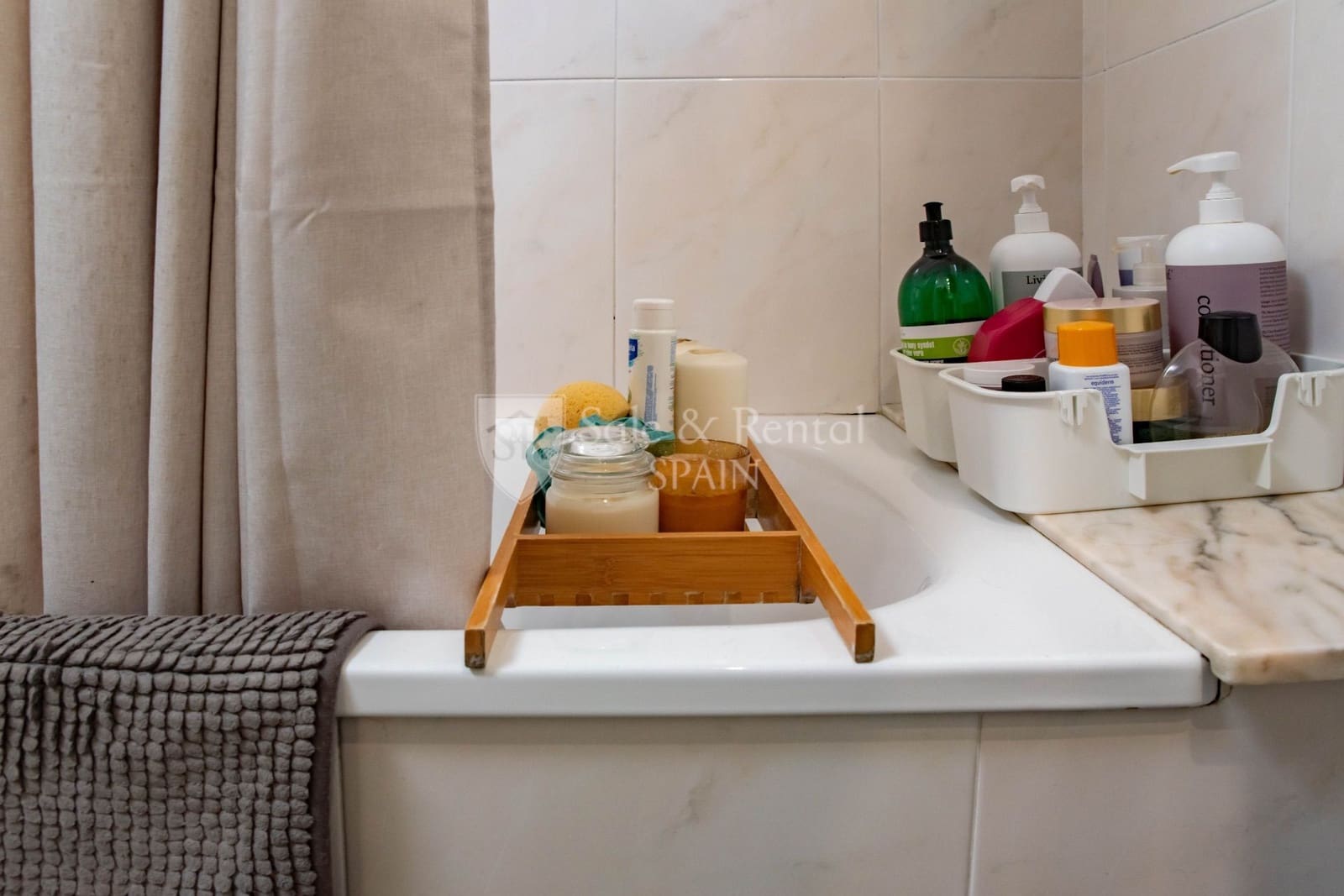 4 soverom Kjedet enebolig til salgs i Lloret de Mar med svømmebasseng garasje - € 625 000 (Ref: 7515632)