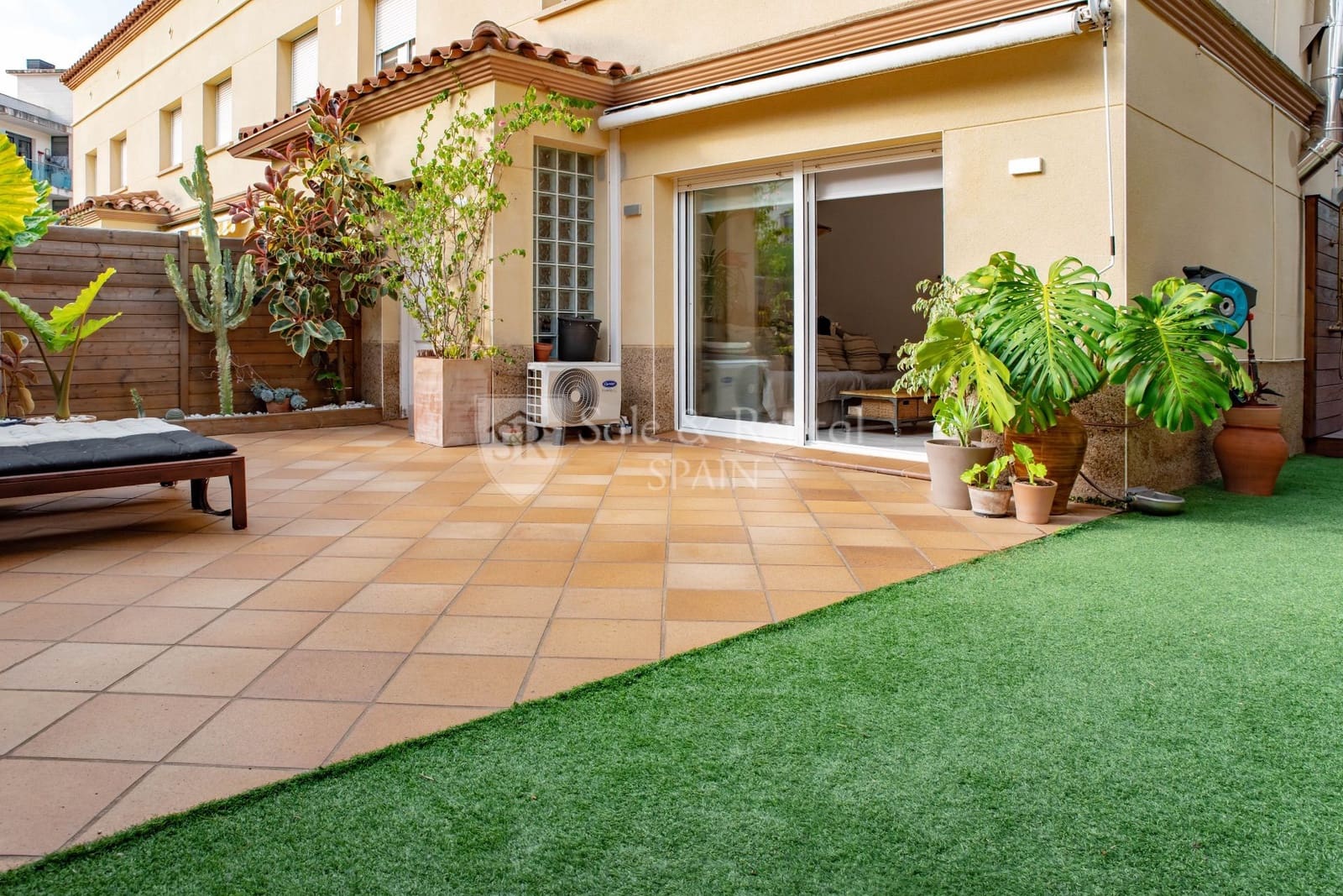 4 soverom Kjedet enebolig til salgs i Lloret de Mar med svømmebasseng garasje - € 625 000 (Ref: 7515632)