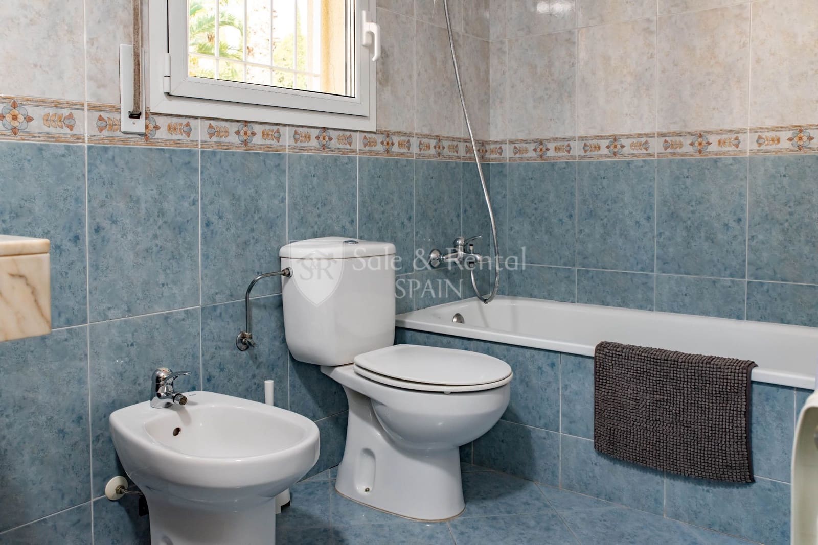 4 soverom Kjedet enebolig til salgs i Lloret de Mar med svømmebasseng garasje - € 625 000 (Ref: 7515632)