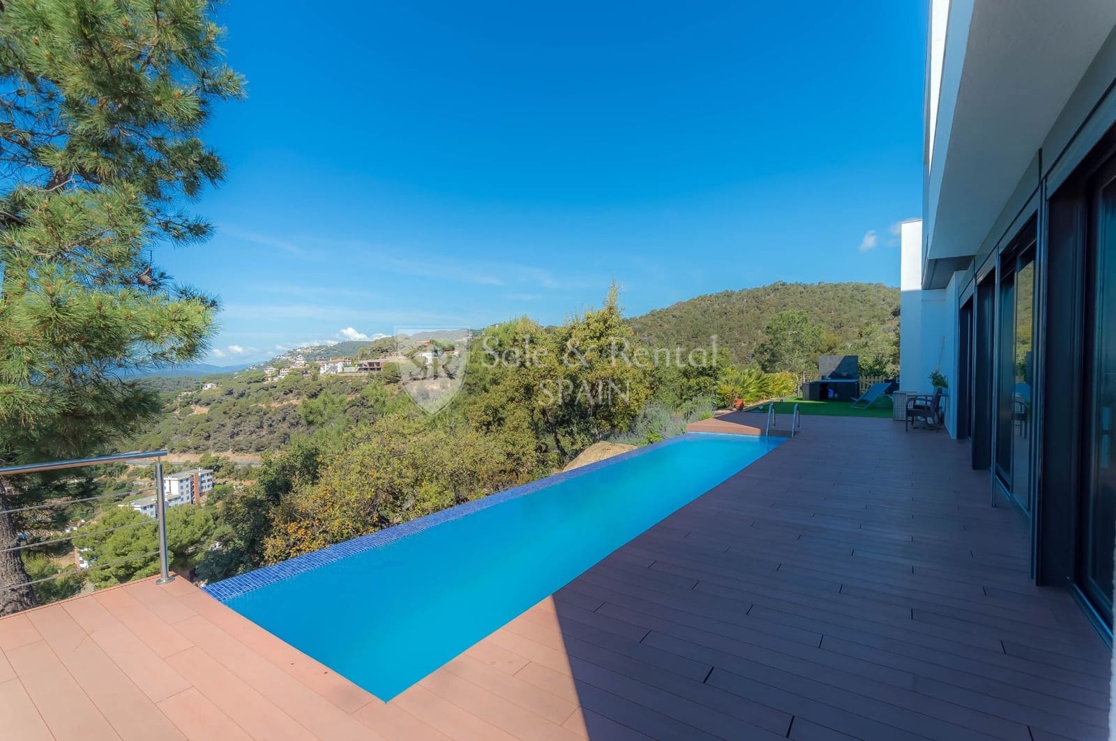 4 soverom Villa til salgs i Lloret de Mar med svømmebasseng garasje - € 1 200 000 (Ref: 7561569)