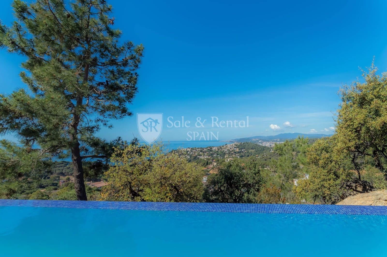 4 soverom Villa til salgs i Lloret de Mar med svømmebasseng garasje - € 1 200 000 (Ref: 7561569)