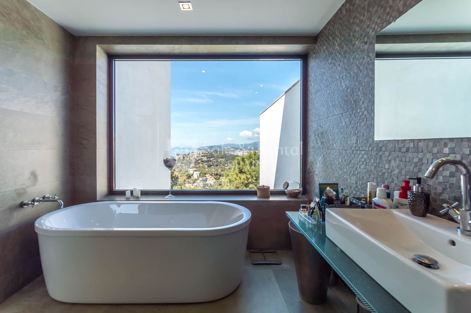 4 soverom Villa til salgs i Lloret de Mar med svømmebasseng garasje - € 1 200 000 (Ref: 7561569)