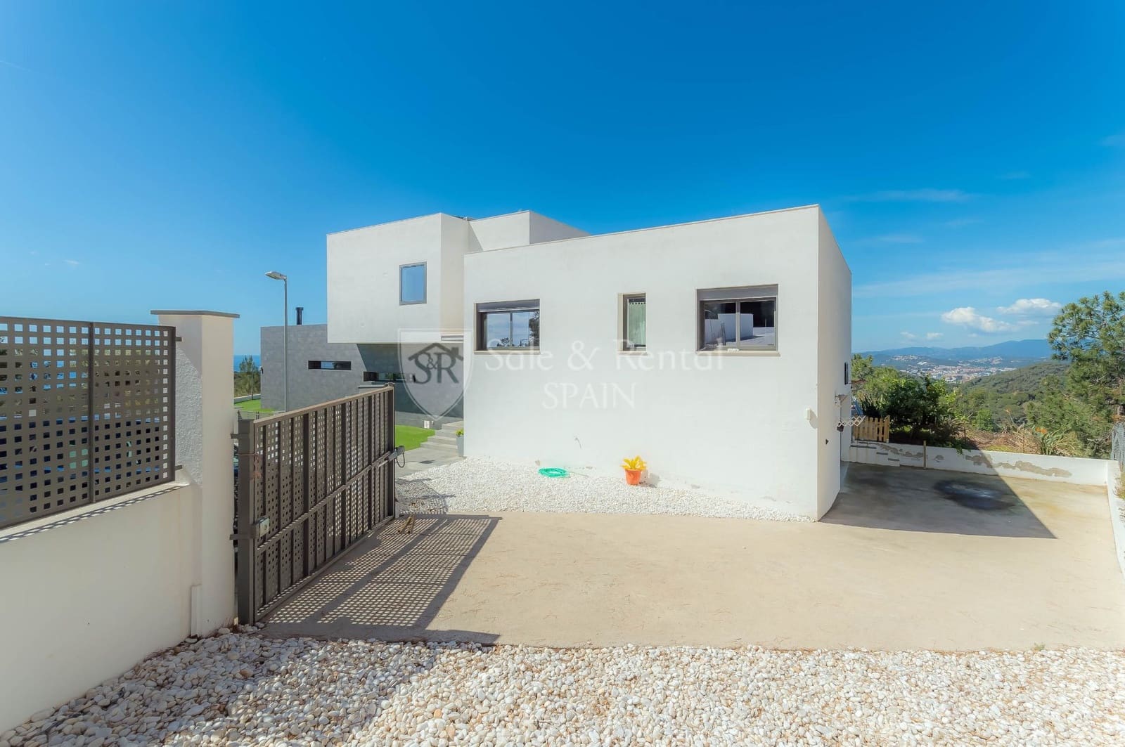 4 soverom Villa til salgs i Lloret de Mar med svømmebasseng garasje - € 1 200 000 (Ref: 7561569)