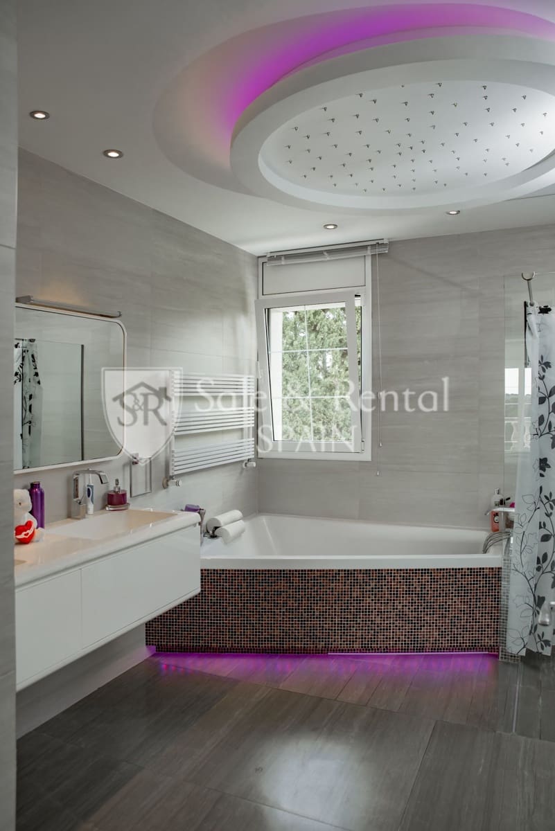 5 soveværelse Villa til salg i Lloret de Mar med swimmingpool garage - € 1.490.000 (Ref: 7703191)