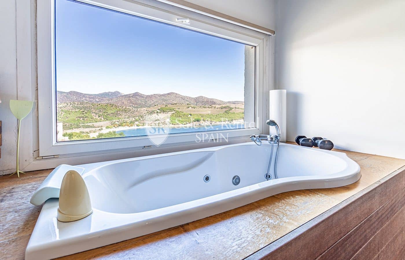 5 soveværelse Villa til salg i Llanca med swimmingpool garage - € 1.600.000 (Ref: 7921626)