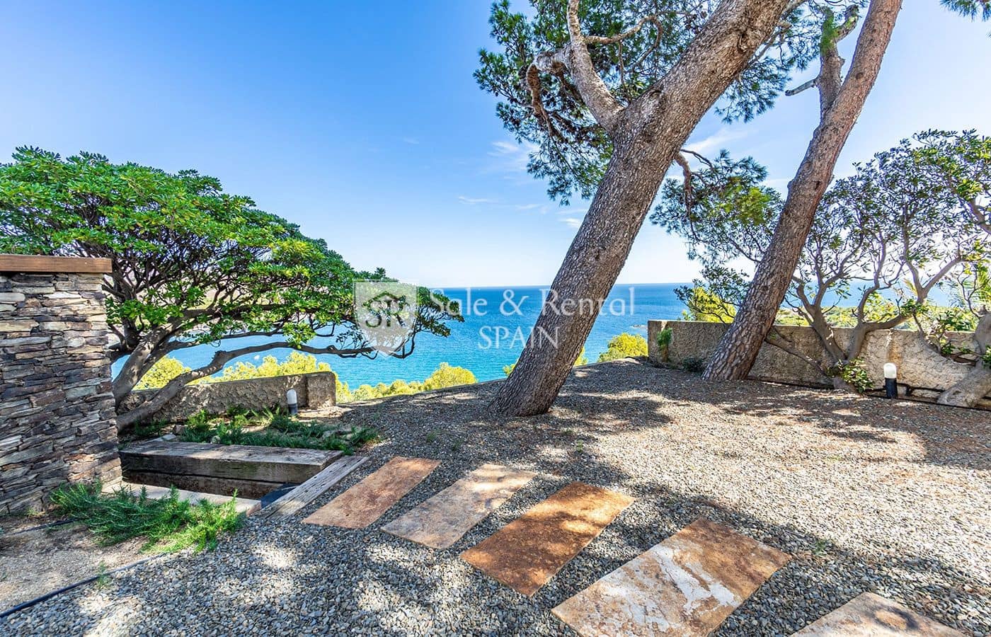 5 soveværelse Villa til salg i Llanca med swimmingpool garage - € 1.600.000 (Ref: 7921626)