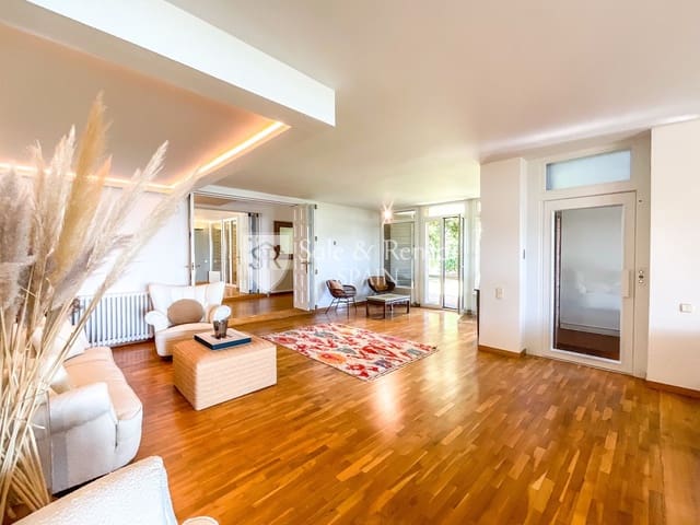 4 makuuhuone Huvila myytävänä paikassa Sant Vicenç de Montalt mukana uima-altaan 
autotalli - 1 690 000 € (Ref: 8030919)