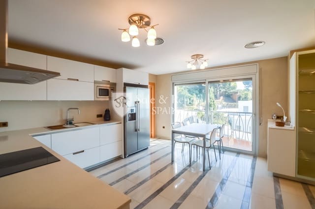 Chalet de 3 habitaciones en Montgoda, Lloret de Mar en venta con piscina garaje - 1.500.000 € (Ref: 8076910)