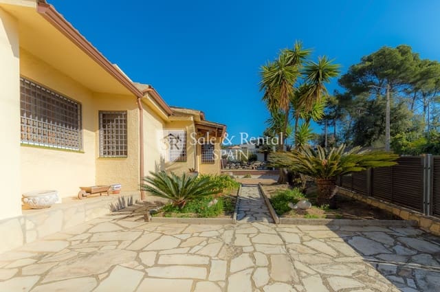 4 bedroom Villa for sale in Santa Susanna with pool garage - € 710,000 (Ref: 8145258)