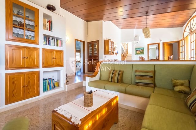 4 bedroom Villa for sale in Santa Susanna with pool garage - € 710,000 (Ref: 8145258)