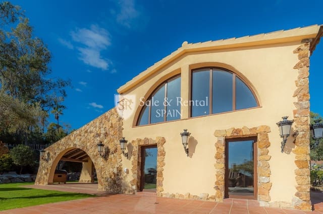 4 bedroom Villa for sale in Blanes with pool garage - € 2,550,000 (Ref: 8165068)