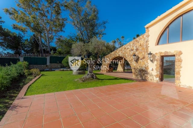 4 bedroom Villa for sale in Blanes with pool garage - € 2,550,000 (Ref: 8165068)