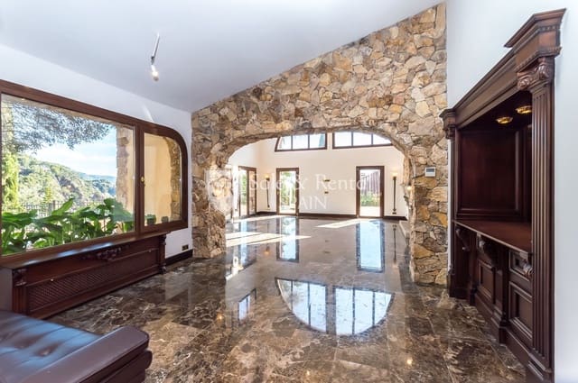 4 bedroom Villa for sale in Blanes with pool garage - € 2,550,000 (Ref: 8165068)