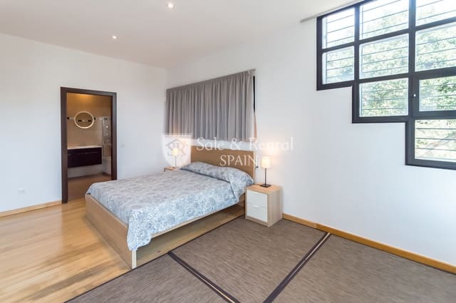 5 bedroom Villa for sale in Santa Susanna with garage - € 756,000 (Ref: 8176662)