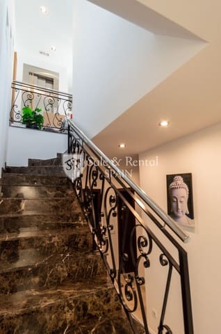 6 bedroom Villa for sale in Santa Susanna with pool garage - € 765,000 (Ref: 8187233)