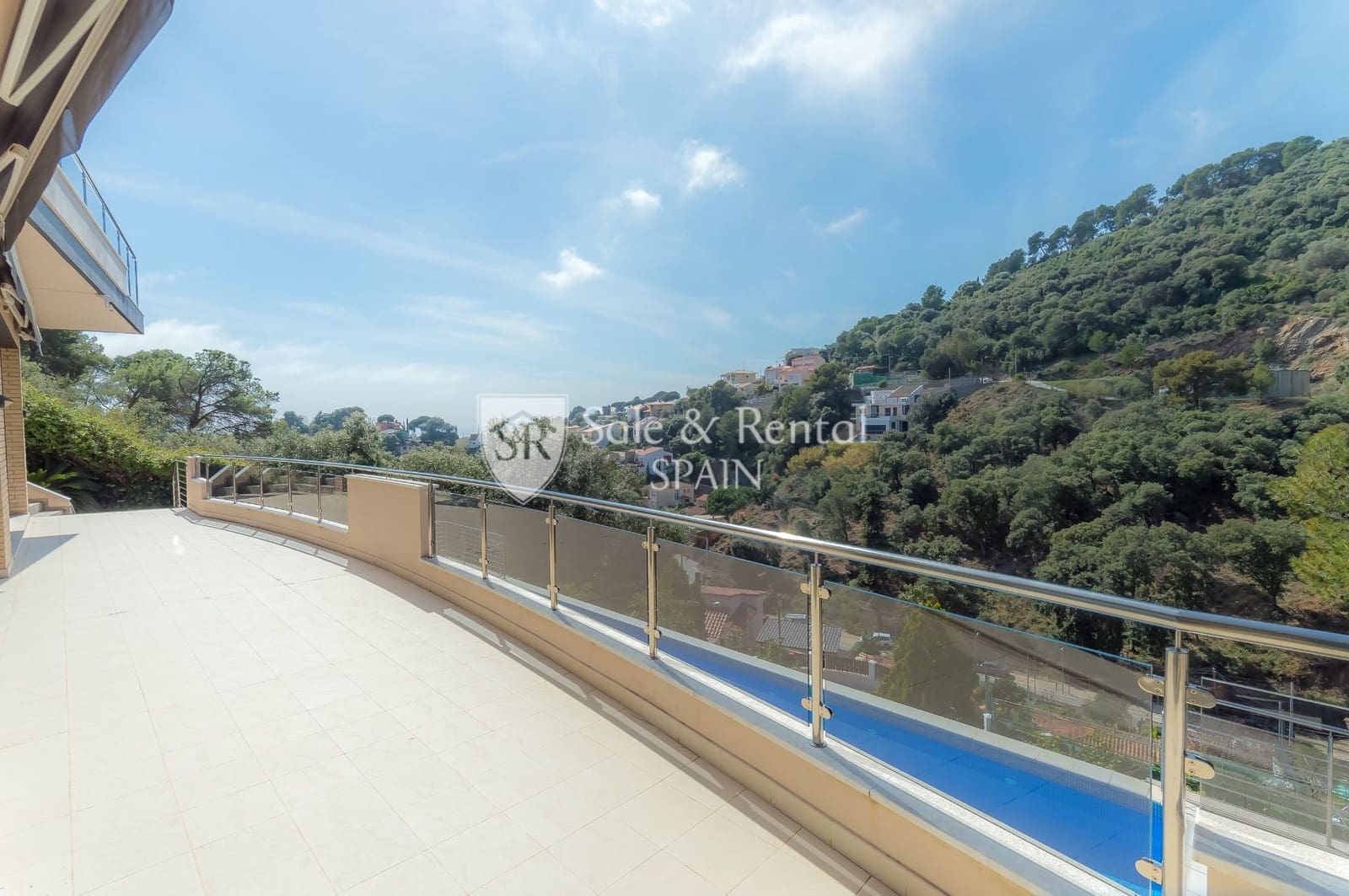 6 soveværelse Villa til salg i Santa Susanna med swimmingpool garage - € 765.000 (Ref: 8187233)