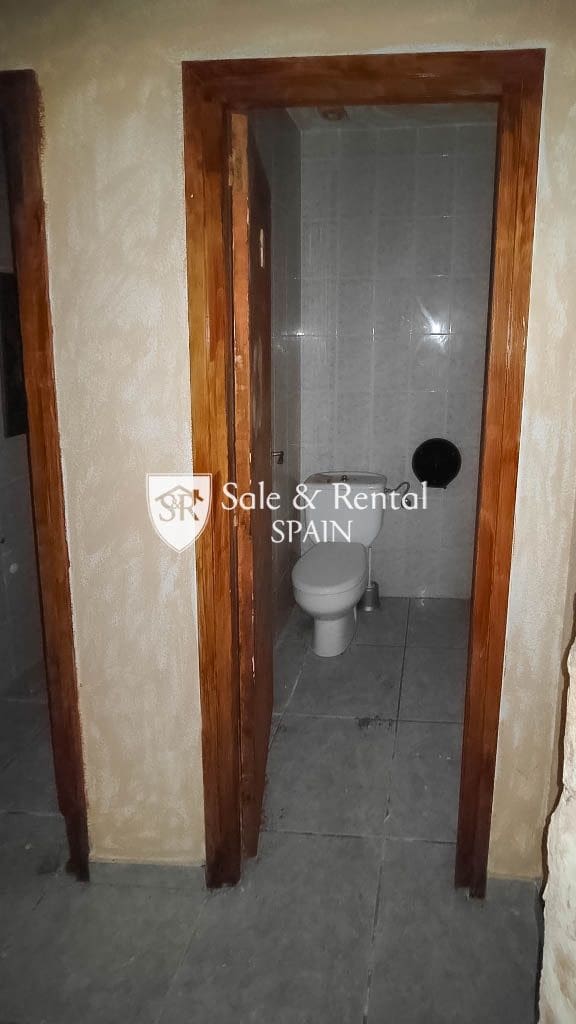 5 bedroom Villa for sale in Lloret de Mar - € 238,000 (Ref: 8579446)