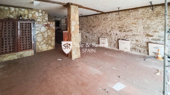 5 bedroom Villa for sale in Lloret de Mar - € 238,000 (Ref: 8579446)