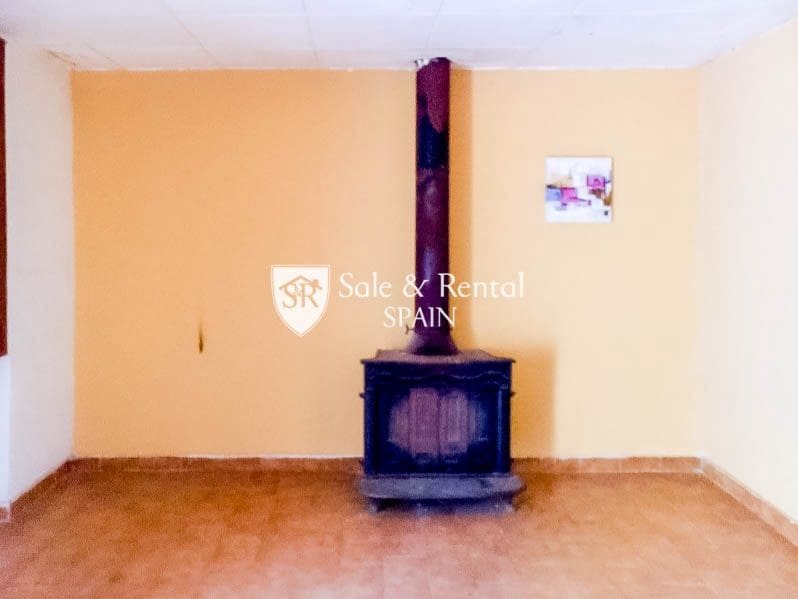 5 bedroom Villa for sale in Lloret de Mar - € 238,000 (Ref: 8579446)