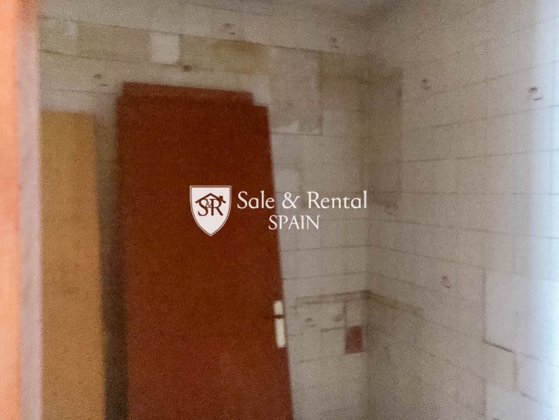 5 bedroom Villa for sale in Lloret de Mar - € 238,000 (Ref: 8579446)