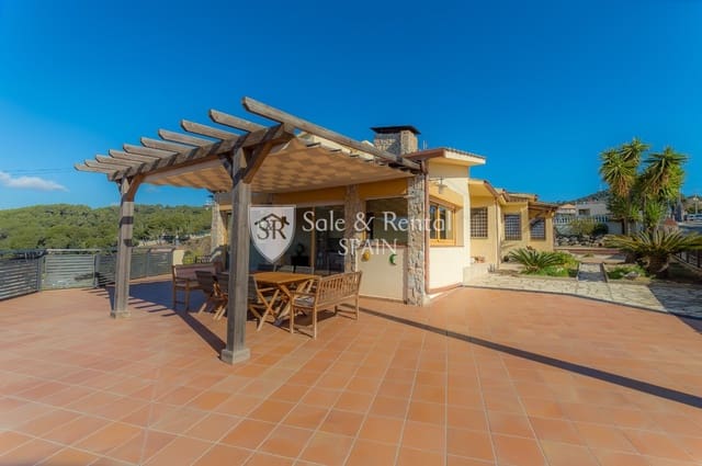 4 bedroom Villa for sale in Santa Susanna with garage - € 550,000 (Ref: 8610322)