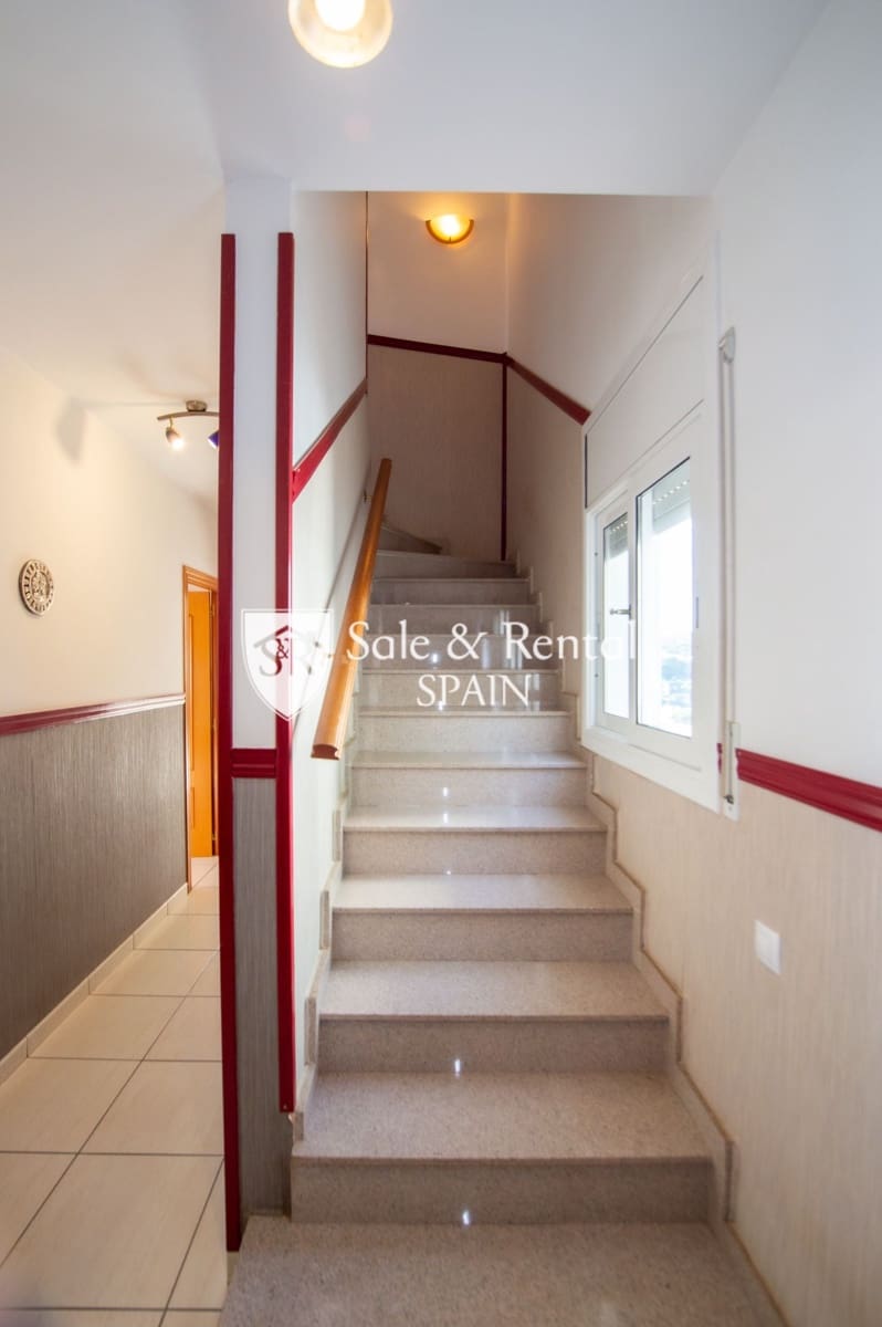 3 soveværelse Villa til salg i Lloret de Mar med swimmingpool garage - € 380.000 (Ref: 8701648)