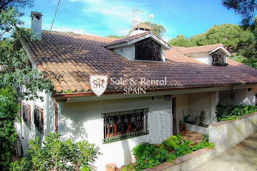 6 slaapkamer Villa te koop in Lloret de Mar met zwembad - € 1.390.000 (Ref: 8791773)