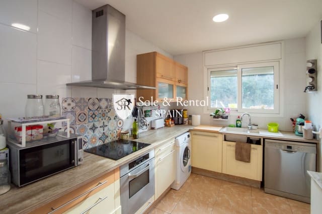 4 bedroom Villa for sale in Santa Susanna with garage - € 348,000 (Ref: 8842871)