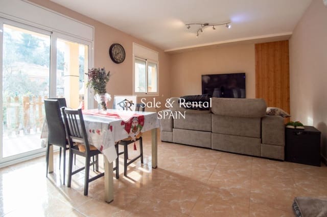 4 bedroom Villa for sale in Santa Susanna with garage - € 348,000 (Ref: 8842871)