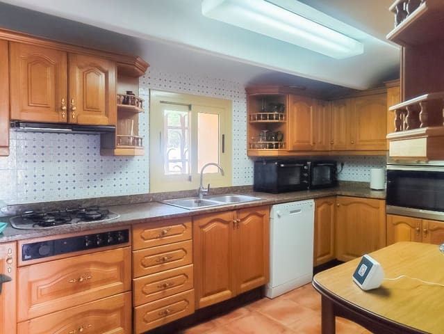 5 bedroom Villa for sale in Caldes de Malavella with pool garage - € 875,000 (Ref: 9064916)