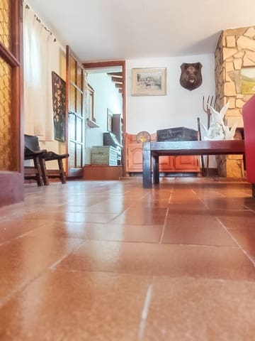 5 bedroom Villa for sale in Caldes de Malavella with pool garage - € 875,000 (Ref: 9064916)