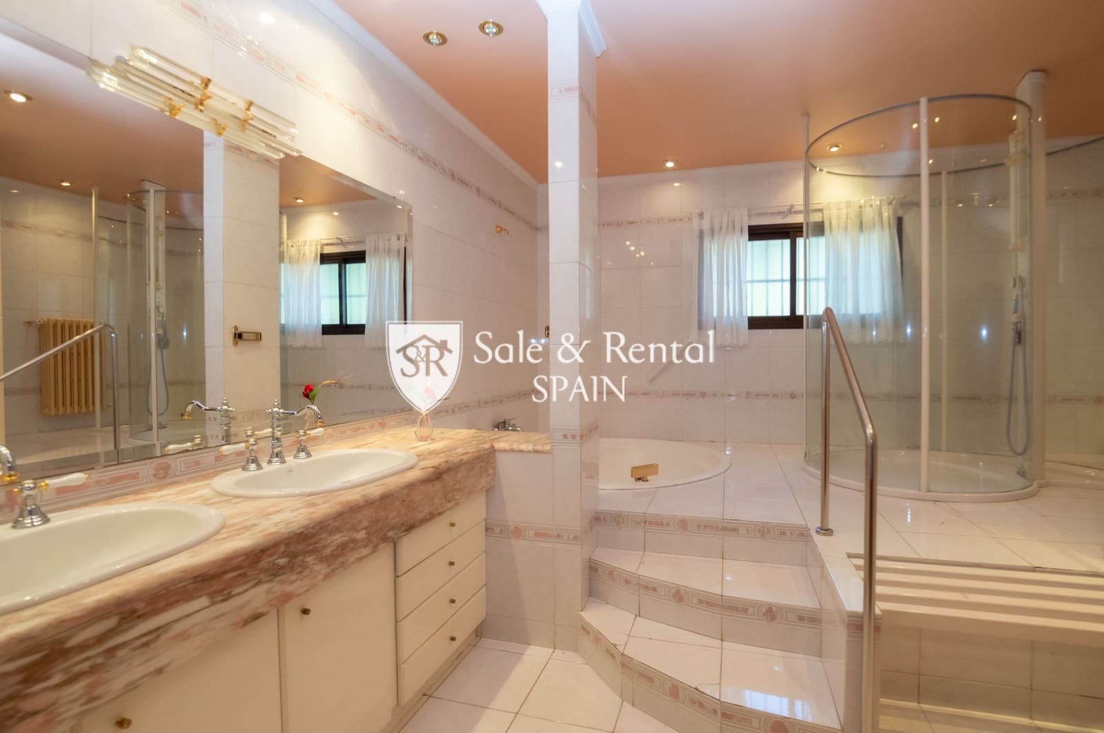 6 soveværelse Villa til salg i Lloret de Mar med swimmingpool garage - € 1.700.000 (Ref: 9127947)