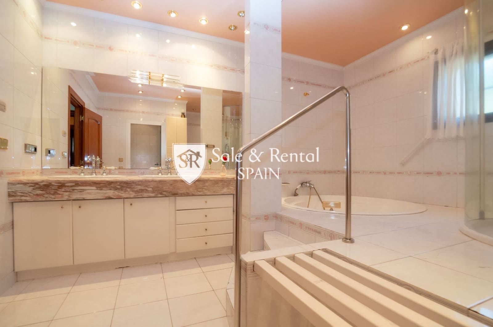 6 soveværelse Villa til salg i Lloret de Mar med swimmingpool garage - € 1.700.000 (Ref: 9127947)