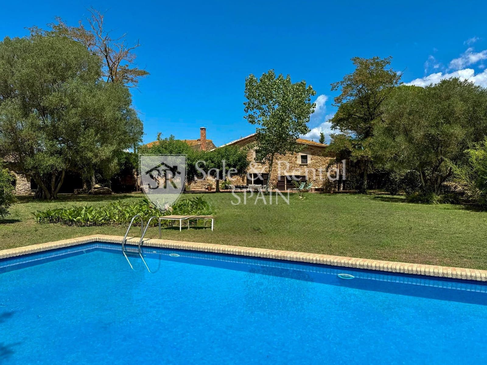 7 soveværelse Finca/Landehus til salg i Girona by med swimmingpool garage - € 1.325.000 (Ref: 9317158)