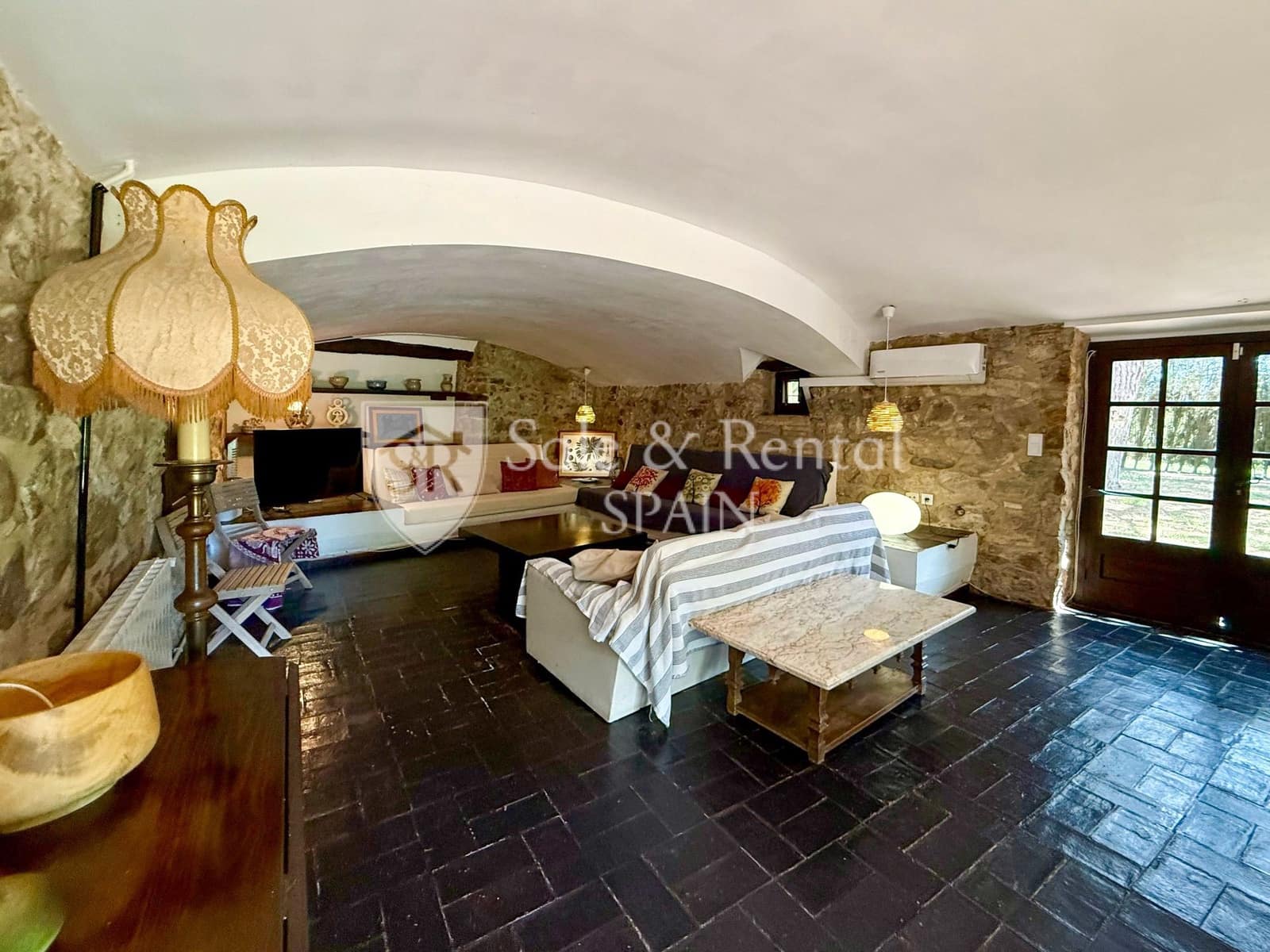 7 soveværelse Finca/Landehus til salg i Girona by med swimmingpool garage - € 1.325.000 (Ref: 9317158)