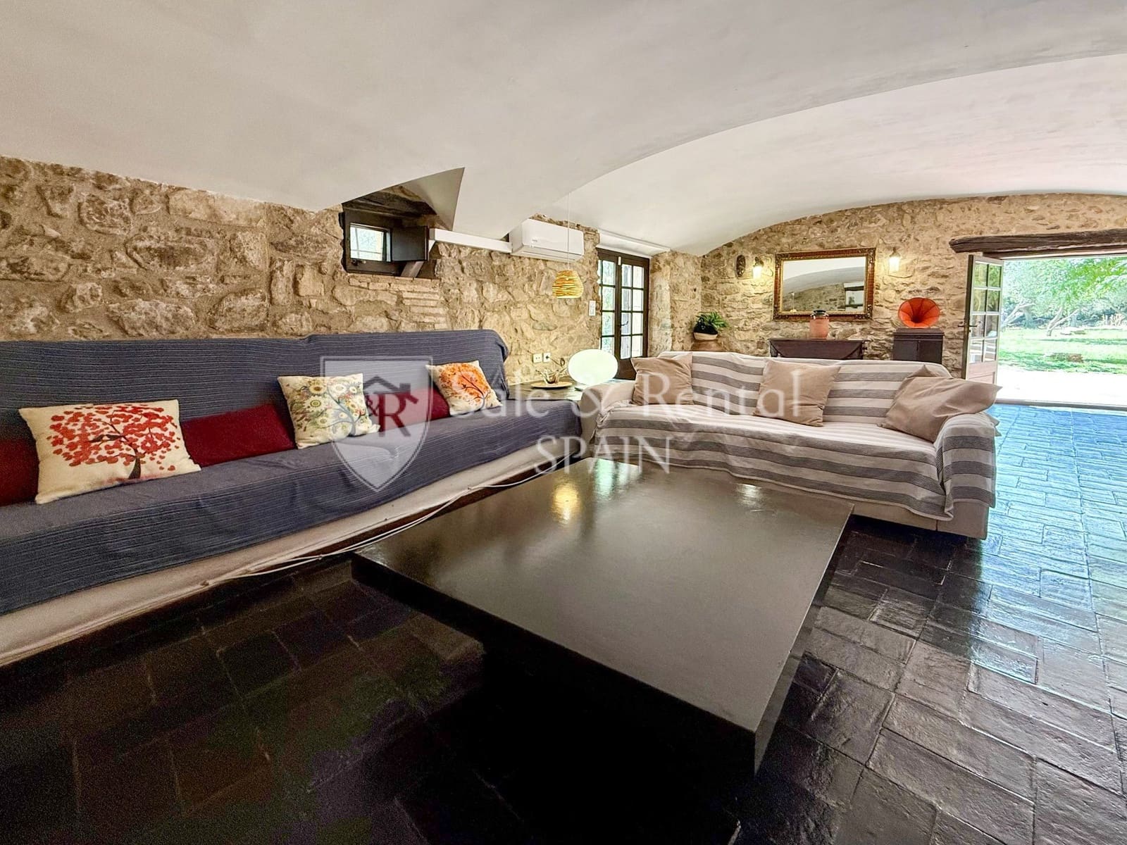 7 soveværelse Finca/Landehus til salg i Girona by med swimmingpool garage - € 1.325.000 (Ref: 9317158)