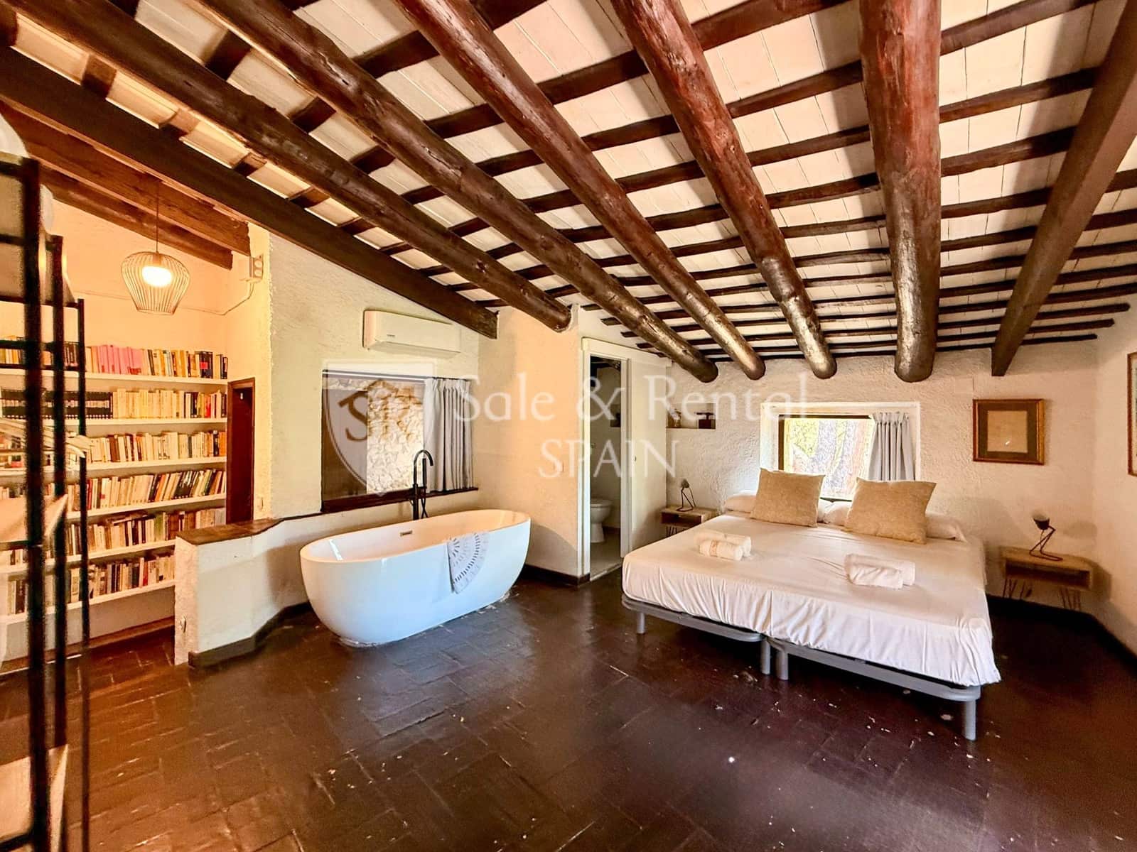 7 soveværelse Finca/Landehus til salg i Girona by med swimmingpool garage - € 1.325.000 (Ref: 9317158)