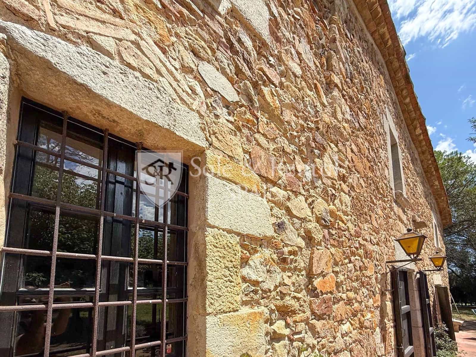 7 soveværelse Finca/Landehus til salg i Girona by med swimmingpool garage - € 1.325.000 (Ref: 9317158)