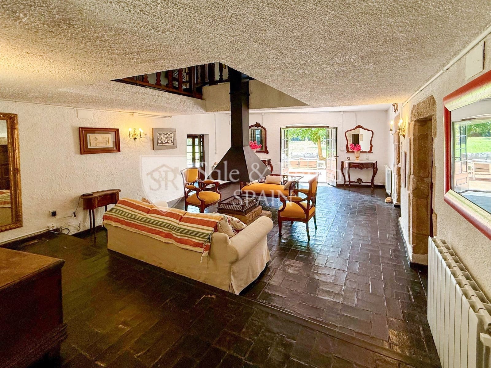 7 soveværelse Finca/Landehus til salg i Girona by med swimmingpool garage - € 1.325.000 (Ref: 9317158)