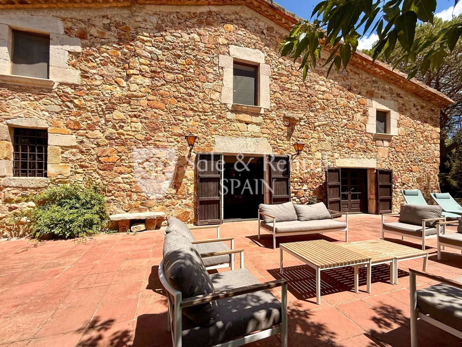 7 soveværelse Finca/Landehus til salg i Girona by med swimmingpool garage - € 1.325.000 (Ref: 9317158)