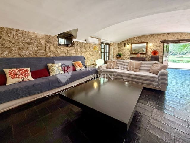 7 soverom Villa til salgs i Girona by med svømmebasseng garasje - € 1 325 000 (Ref: 9317159)