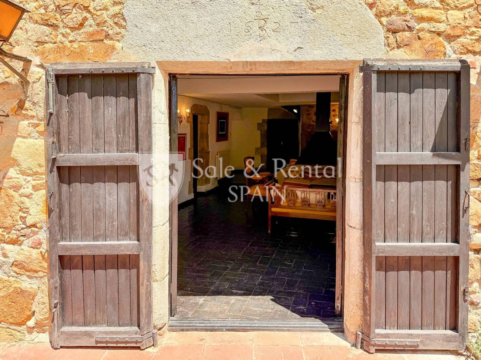 7 soverom Villa til salgs i Girona by med svømmebasseng garasje - € 1 325 000 (Ref: 9317159)