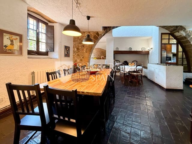 7 soverom Villa til salgs i Girona by med svømmebasseng garasje - € 1 325 000 (Ref: 9317159)