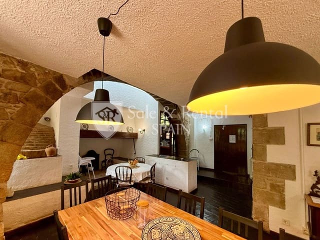 7 soverom Villa til salgs i Girona by med svømmebasseng garasje - € 1 325 000 (Ref: 9317159)