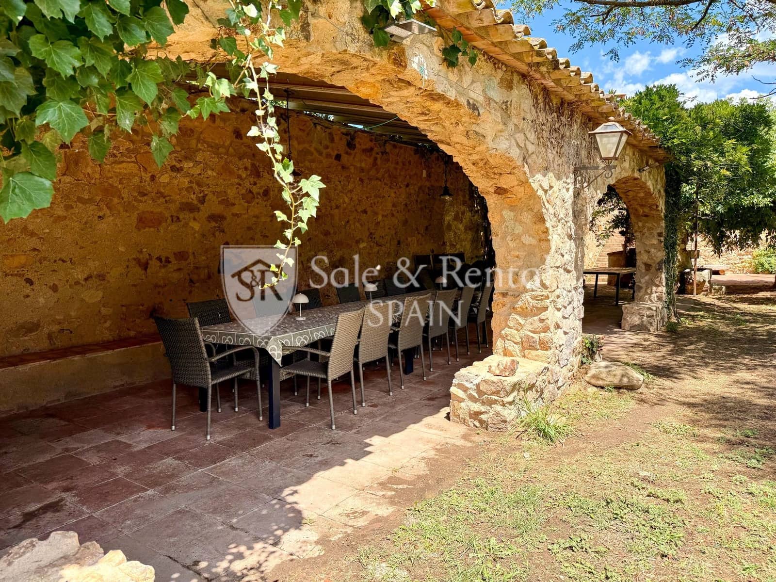 7 soverom Villa til salgs i Girona by med svømmebasseng garasje - € 1 325 000 (Ref: 9317159)