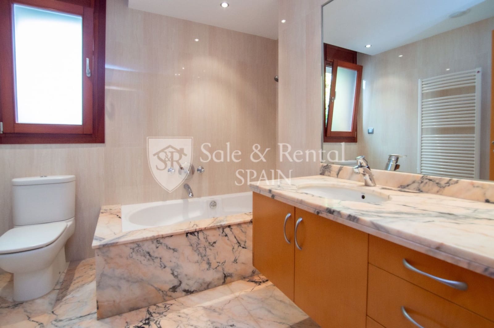 Chalet de 7 habitaciones en Blanes en venta con piscina garaje - 850.000 € (Ref: 9355452)