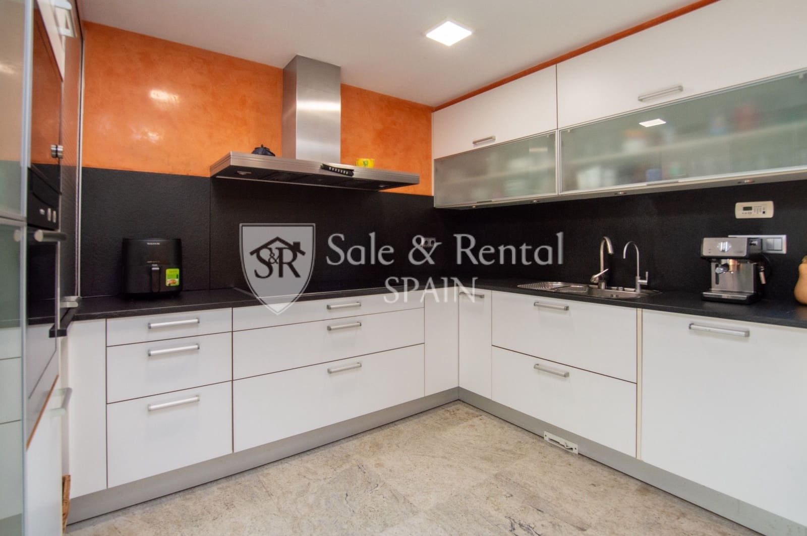 Chalet de 7 habitaciones en Blanes en venta con piscina garaje - 850.000 € (Ref: 9355452)