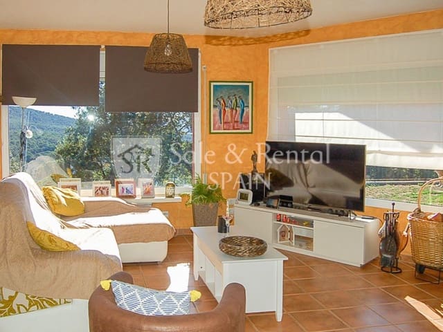 4 bedroom Villa for sale in Santa Cristina d'Aro with pool garage - € 398,000 (Ref: 9395689)
